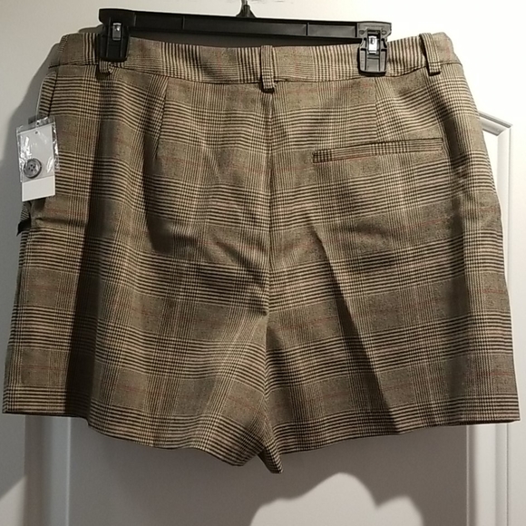 CeCe Plaid Tailored Shorts in Gray with Subtle Red Accent - Picture 6 of 7